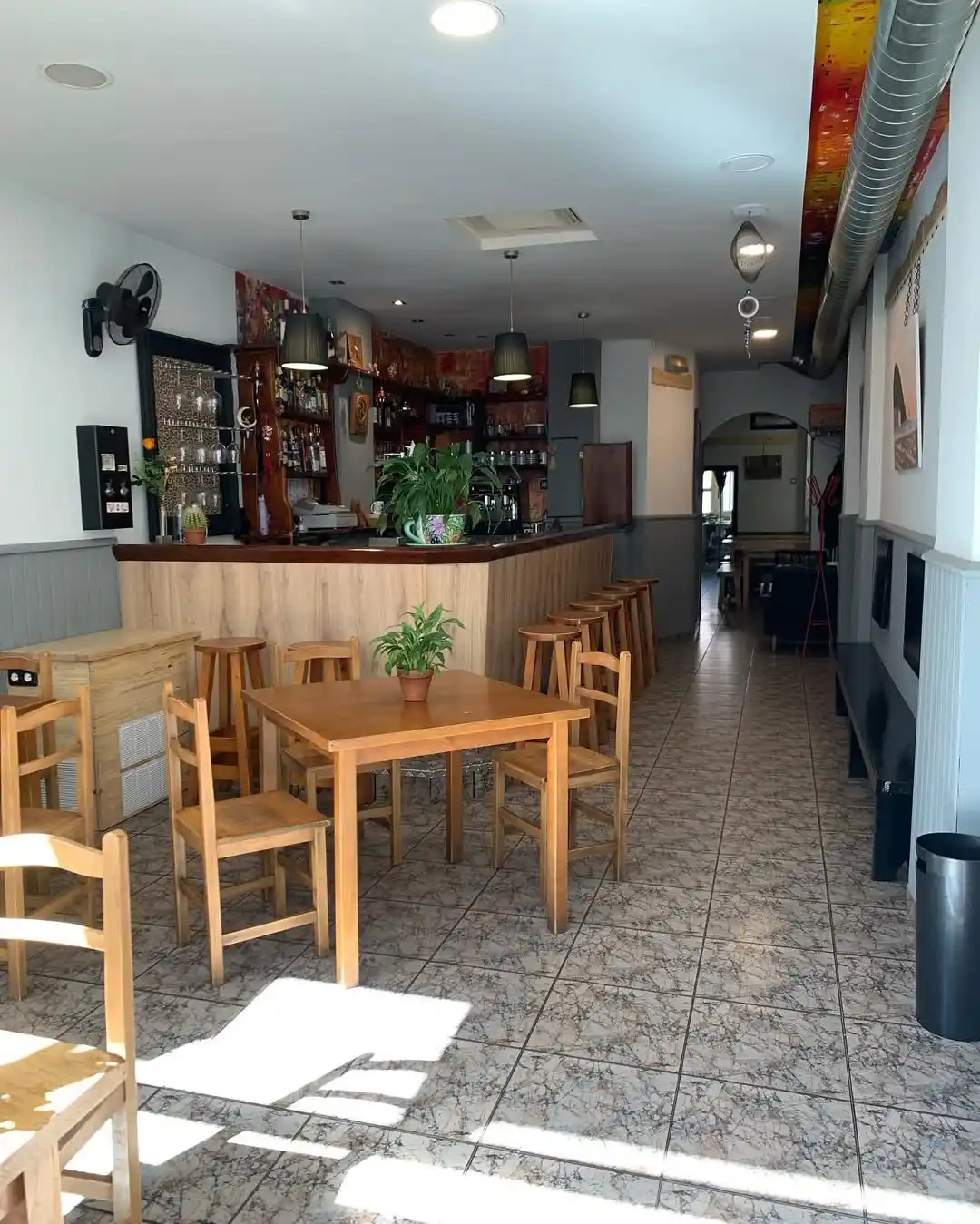 Image from Gora Egia!: *Zerbitzaria behar da Sustrai tabernan* Aupa egiatarrok! SUSTRAIen zer...